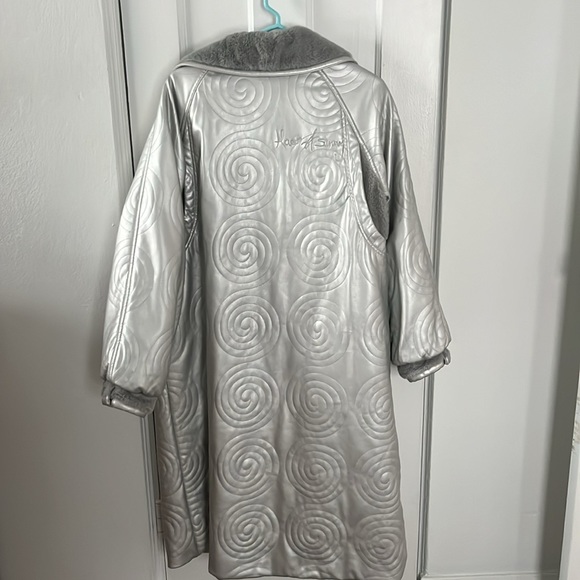 The 60 Cosmo Faux Fur Coat - Picture 8 of 8